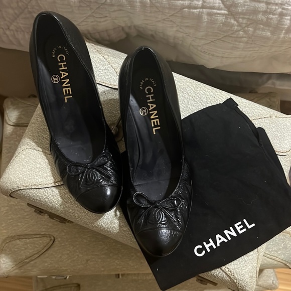 CHANEL | Kitten Heel - Picture 1 of 7
